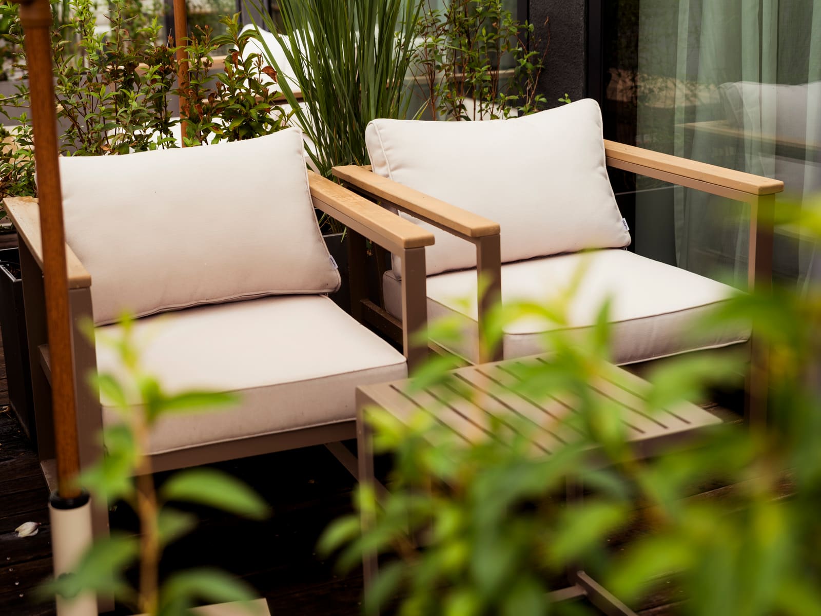 Lounge-Sessel auf der Dachterrasse im Glockenbachviertel
