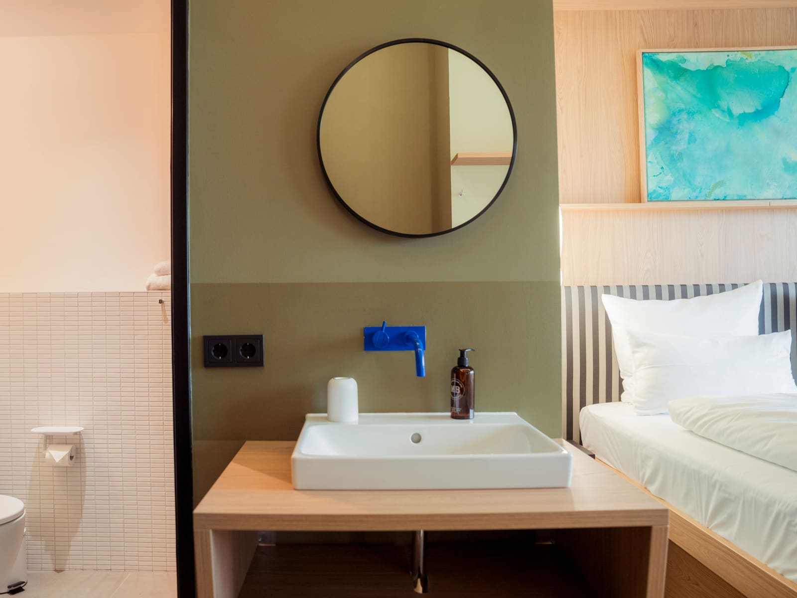 Doppelzimmer mit offenem Waschtisch
